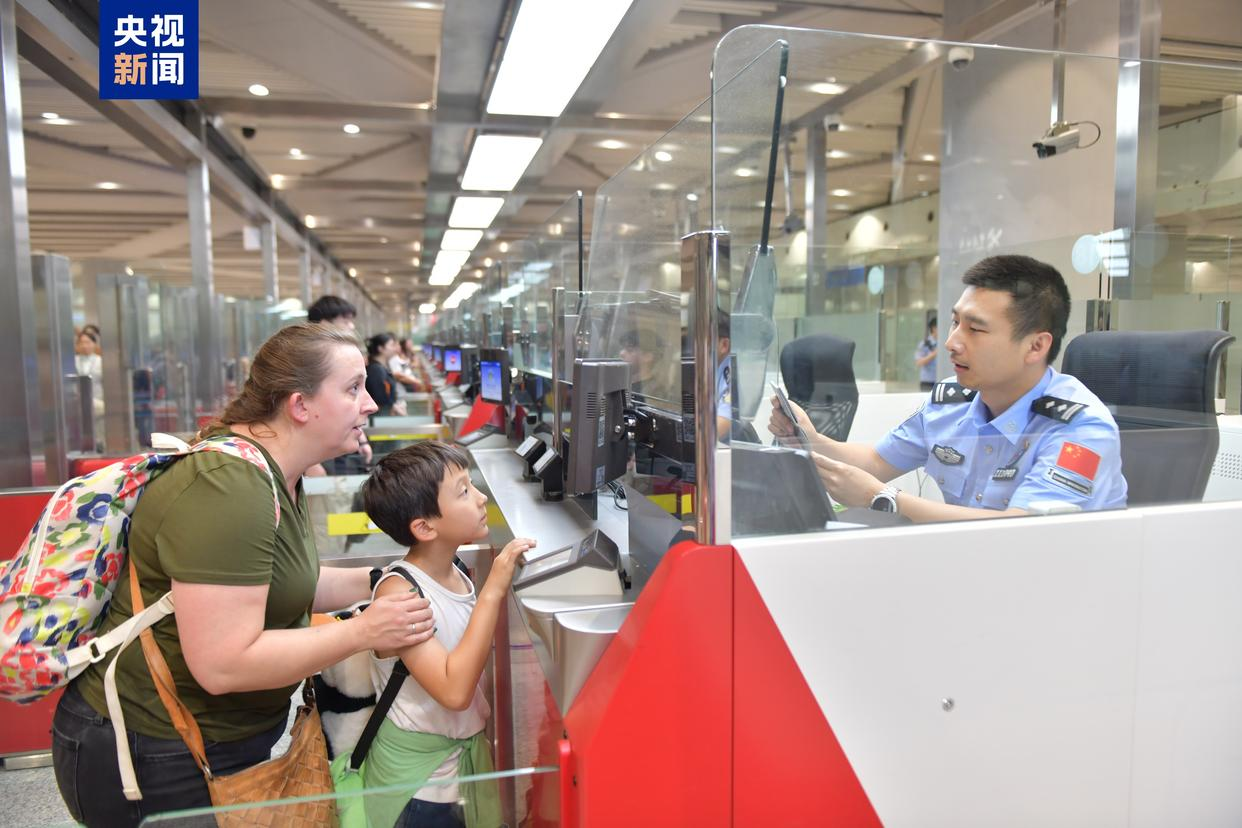 Total number of inbound and outbound trips through Beijing's ports surpasses 10 million in H1 of 2025