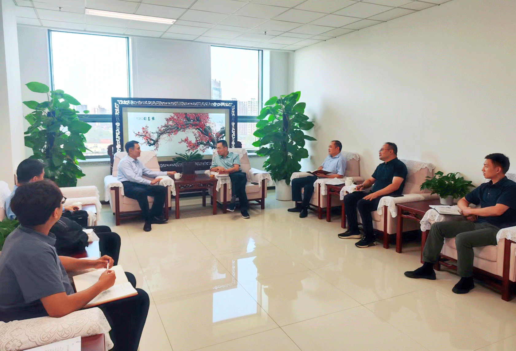 李三忠同志会见天津市合作交流办.png